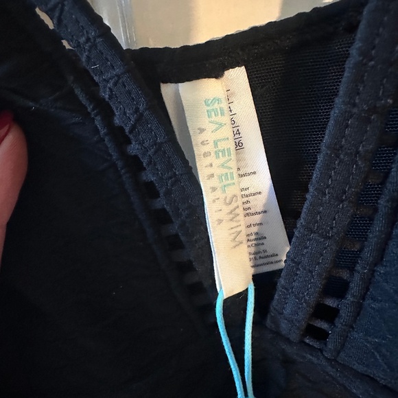 NWT Sea Level Australia Honeycomb Spliced One Piece - Black - Size 4 - Picture 5 of 9